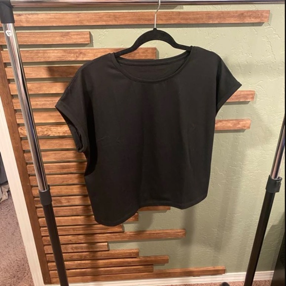 Zyia Black Shoulder tee - Picture 3 of 4